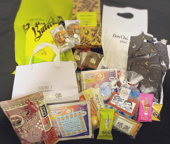 会場から送った御本と差し入れが届いたぞ〜〜!!!とんでもない爆弾も入ってたぞ〜〜!!!ハボラス初詣とか尊すぎるゔぃちゃもかわちぃねめえええちゃくちゃ嬉しいありがとうございます😭❤️大事にいただきます使います拝みます!!! 