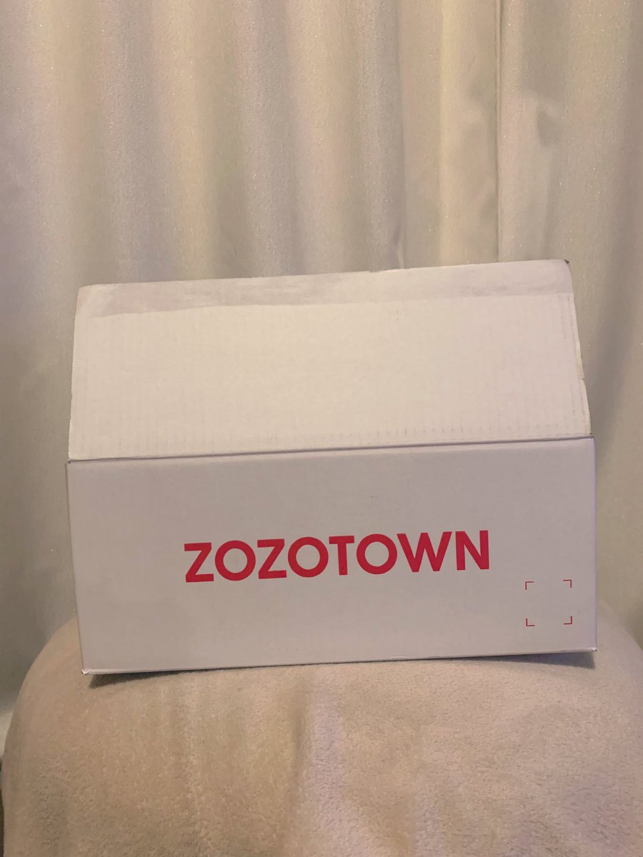 stew_daisuki's tweet photo. #ZOZOSALE箱CP 

わーい🙌
白箱で届きました🤍
セールやクーポンでお得に買えてZOZO様様です🙏
気が付けば最近は殆どZOZO TOWNで購入した物ばかり✨
10万point当たると良いなぁ💰
当選したら、愛犬がハイシニアなので介護用ベッドを買ってあげたいです🐶 https://t.co/Hxv3noVvuP