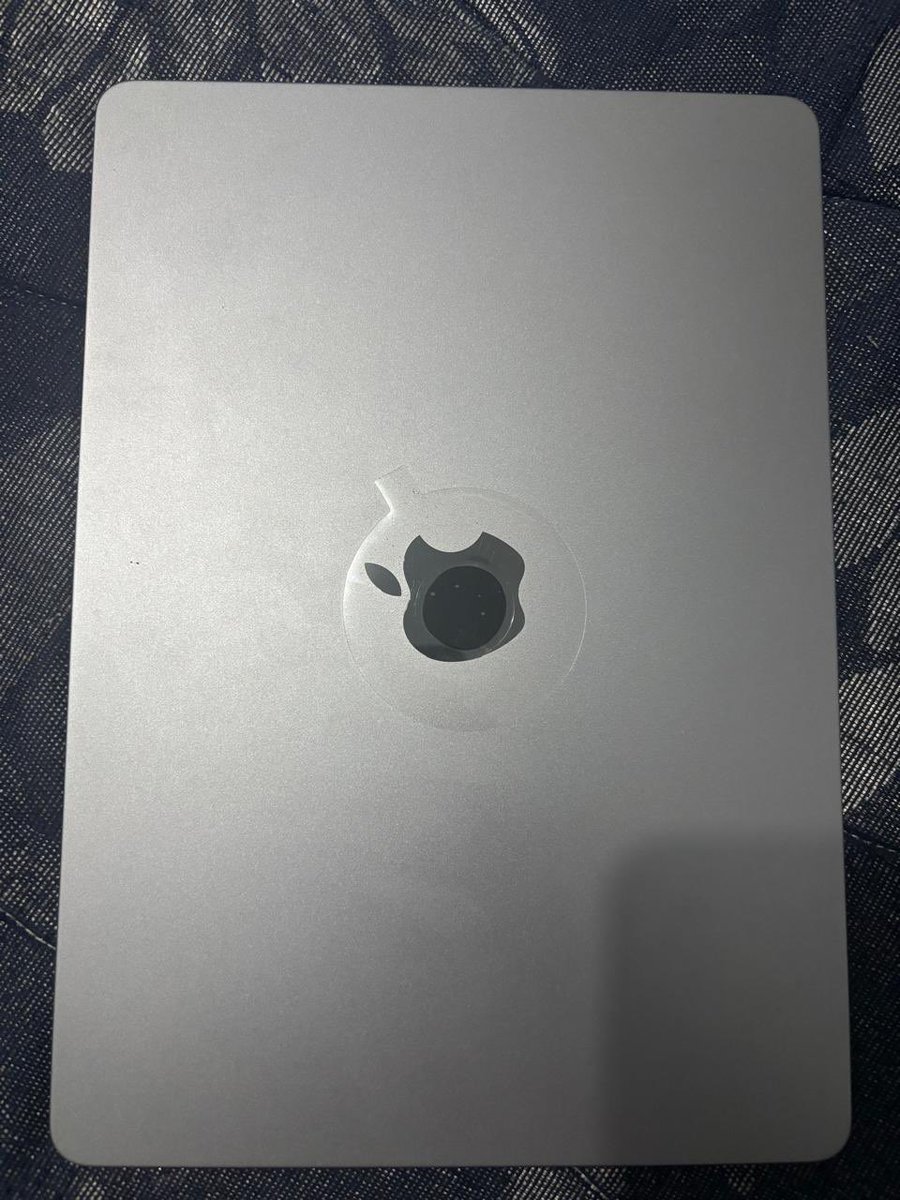 typing162's tweet image. FOR SALE MACBOOK M2. DM FOR MORE INFO 

#sale #second #MacBookAir #Iphonesecond #laptopsecond