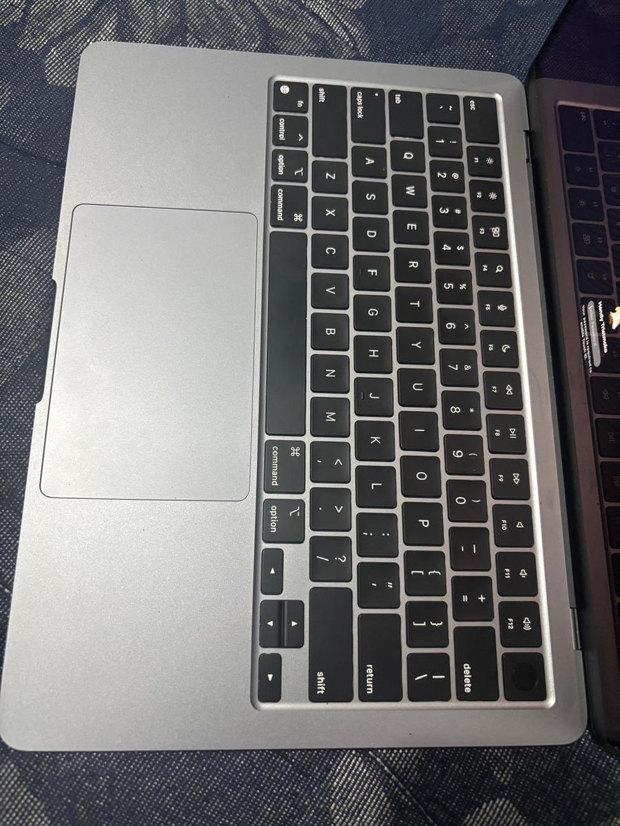typing162's tweet image. FOR SALE MACBOOK M2. DM FOR MORE INFO 

#sale #second #MacBookAir #Iphonesecond #laptopsecond
