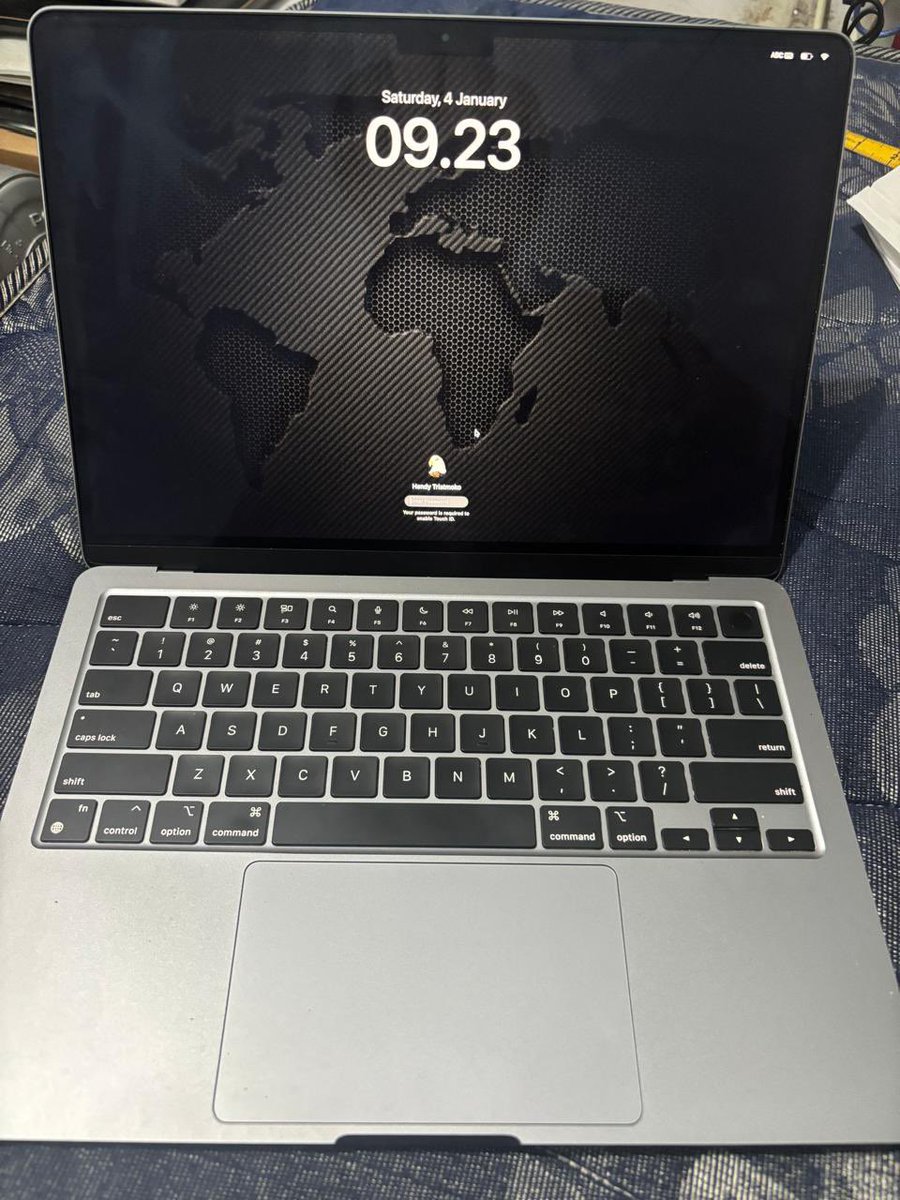 typing162's tweet image. FOR SALE MACBOOK M2. DM FOR MORE INFO 

#sale #second #MacBookAir #Iphonesecond #laptopsecond