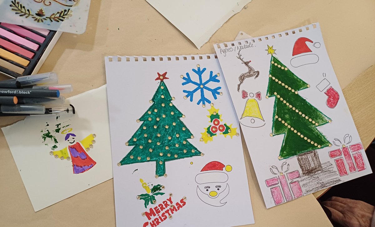 mindanddraw's tweet photo. Enjoyed doing some @mindanddraw Christmas art sessions in the past few weeks &amp; throughout the festive period. 
🎨🖌🖍🎄🙂

We created lovely Christmas landscapes using oil and soft pastels as well as paint. 
Here are some photos of the Christmas art. 🙂 https://t.co/Z0agGheVt3