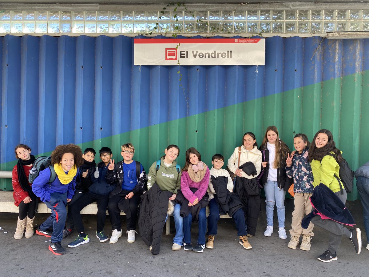 Escola Ull de Vent (@escolaulldevent) on Twitter photo Visita a l’ajuntament del Vendrell on l’alcalde Kenneth Matínez i la regidora de platges Marta Tobella ens han atès per escoltar el nostre projecte per <a href="/FLLTgn_Reus/">FLLTgn_Reus</a> i resoldre’ns dubtes. Gràcies a la regidoria d’ensenyament de la Bisbal per l’ajuda. <a href="/elvendrell_cat/">Ajuntament del Vendrell</a> Visita a l’ajuntament del Vendrell on l’alcalde Kenneth Matínez i la regidora de platges Marta Tobella ens han atès per escoltar el nostre projecte per <a href="/FLLTgn_Reus/">FLLTgn_Reus</a> i resoldre’ns dubtes. Gràcies a la regidoria d’ensenyament de la Bisbal per l’ajuda. <a href="/elvendrell_cat/">Ajuntament del Vendrell</a>