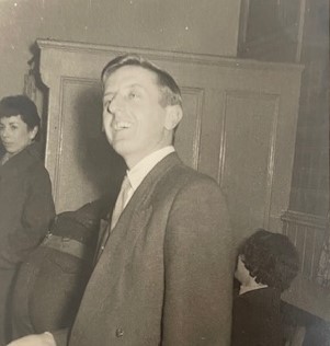 The family of a former dockyard worker from Kent are appealing for information following his death from mesothelioma, a cancer caused by asbestos.

Leslie Scott worked at Chatham Dockyard between 1950 and 1955.

<a href="/ClaireSpearpoi1/">Claire Spearpoint</a> represents the family.

leighdaylaw.info/3C5MbMG