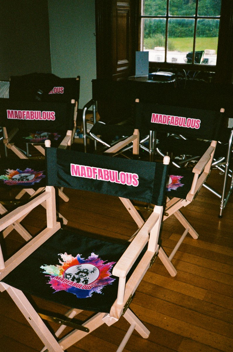 Take a seat... 🪑

#Madfabulous #behindthescenes #bts