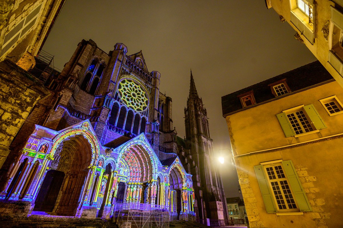 ChartresLumiere's tweet photo. ✨ Chartres en lumières est terminé pour cette saison ! Mais nous revenons dès le 5 avril avec une nouvelle expérience. 🙏 Merci d’avoir été si nombreux à nous suivre et à bientôt 😄
#Chartresenlumieres #Chartres #CChartres #Illumination #Scénographie #Patrimoine #eureetloir https://t.co/6E5s2zSzQS
