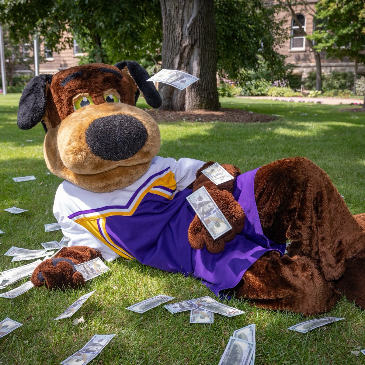 The scholarship application is open for ALL UWSP students! Whether you are an incoming or a current student, you only need to fill out one application to be eligible for hundreds of scholarships. Applications are due Feb.1. bit.ly/468fxV8.