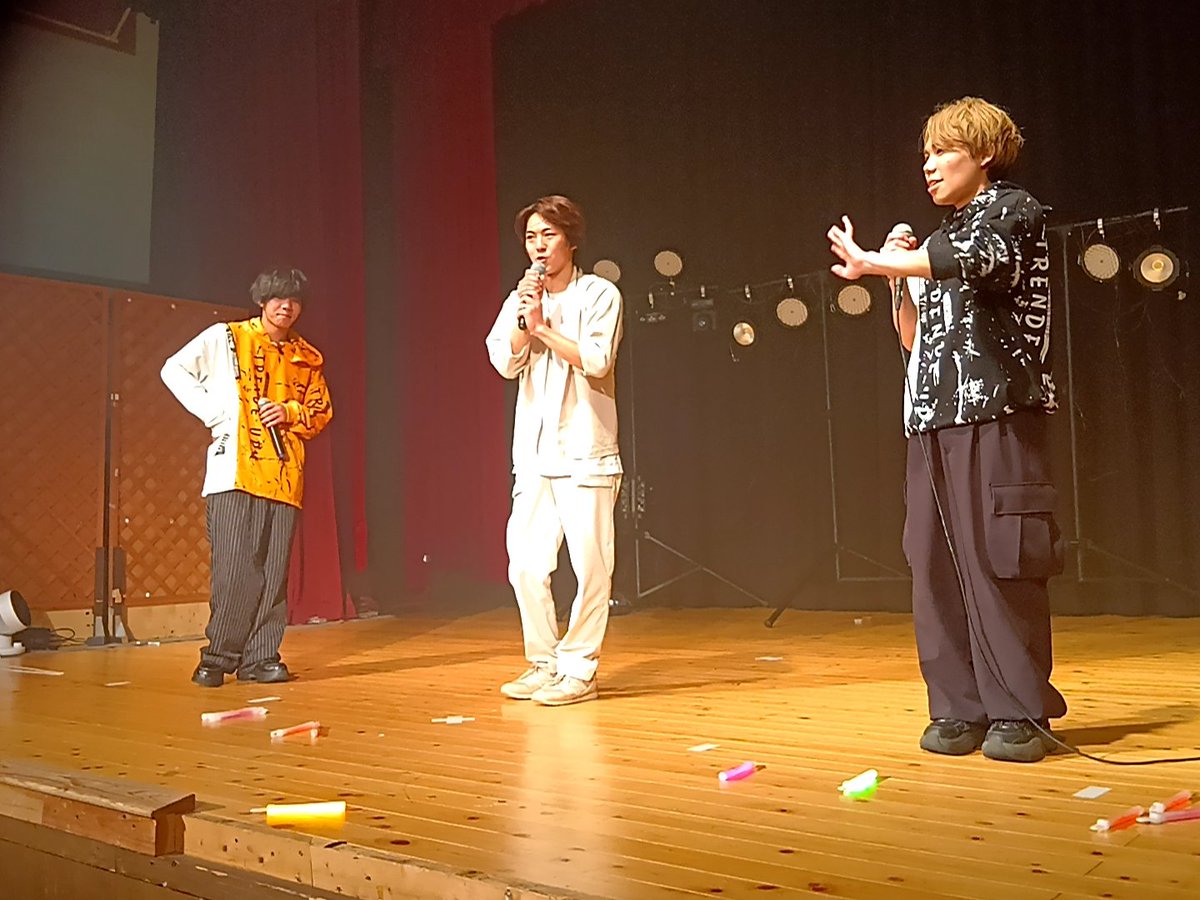 ma_kun39's tweet photo. 1/12に別府ブルーバード会館にて行われた、HAMAOさんN-F Music卒業ライブにて、打ち師 #HAMAO さん、及び #はる さんと #あさげ さんのパフォーマンス。もはやどの写真が誰だか分かりませんが。。。 https://t.co/4ebBkTQruH