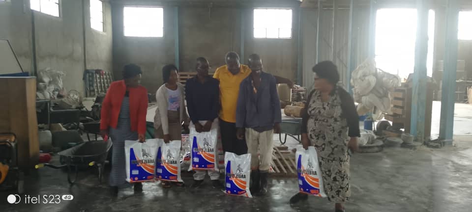 MARCFT1's tweet photo. MARCFT donates mealie meal to residential care facilities in Masvingo.@WFP_Zimbabwe @PrandiniGaby @JointedHands @USEmbZim @NLinZimbabwe @OldReformed95 @AllianceofCBOs @MM_Trust_Zim @TellZimbabwe @TNHZ_Trust @UNICEFZIMBABWE @Sightsavers @christian_aid @CARE https://t.co/ln51KDekc4