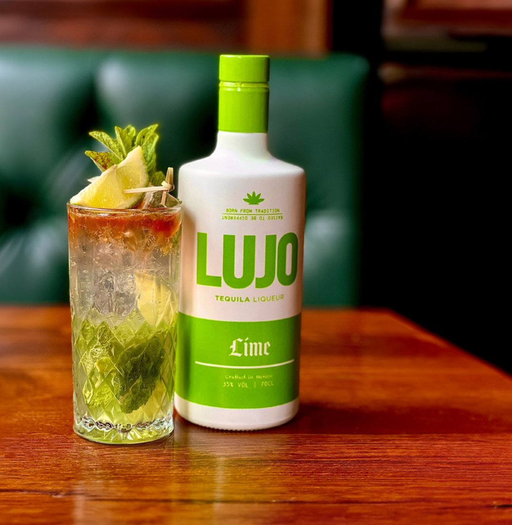 Tequila Tuesday's taste different with Enjoy Drinks Ltd. Lujo Lime Tequila, bold, refreshing and extra zesty 🍹

distillersdirect.com/products/lujo-…

#tequila #tequilatuesday #lujotequila #lime #limetequila #alcohol #distillersdirect