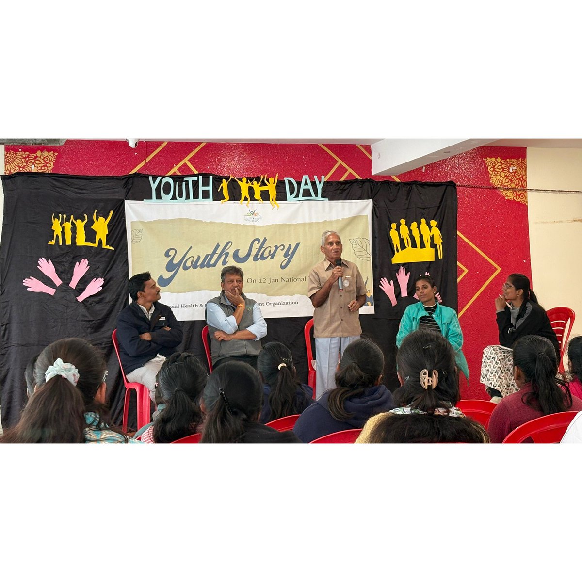 ShedoTimarni's tweet photo. Youth Story: “Learning from Each Other’s Journeys”

On this National Youth Day, #CYF members shared stories of change through their efforts and social experiments. A panel discussion with Rajendra Upadhyay Sir, Upendra Gadre Ji, Sunil Ivne Ji, and Sheetal explored where youth
1/3 https://t.co/fvwmfYu9Zx