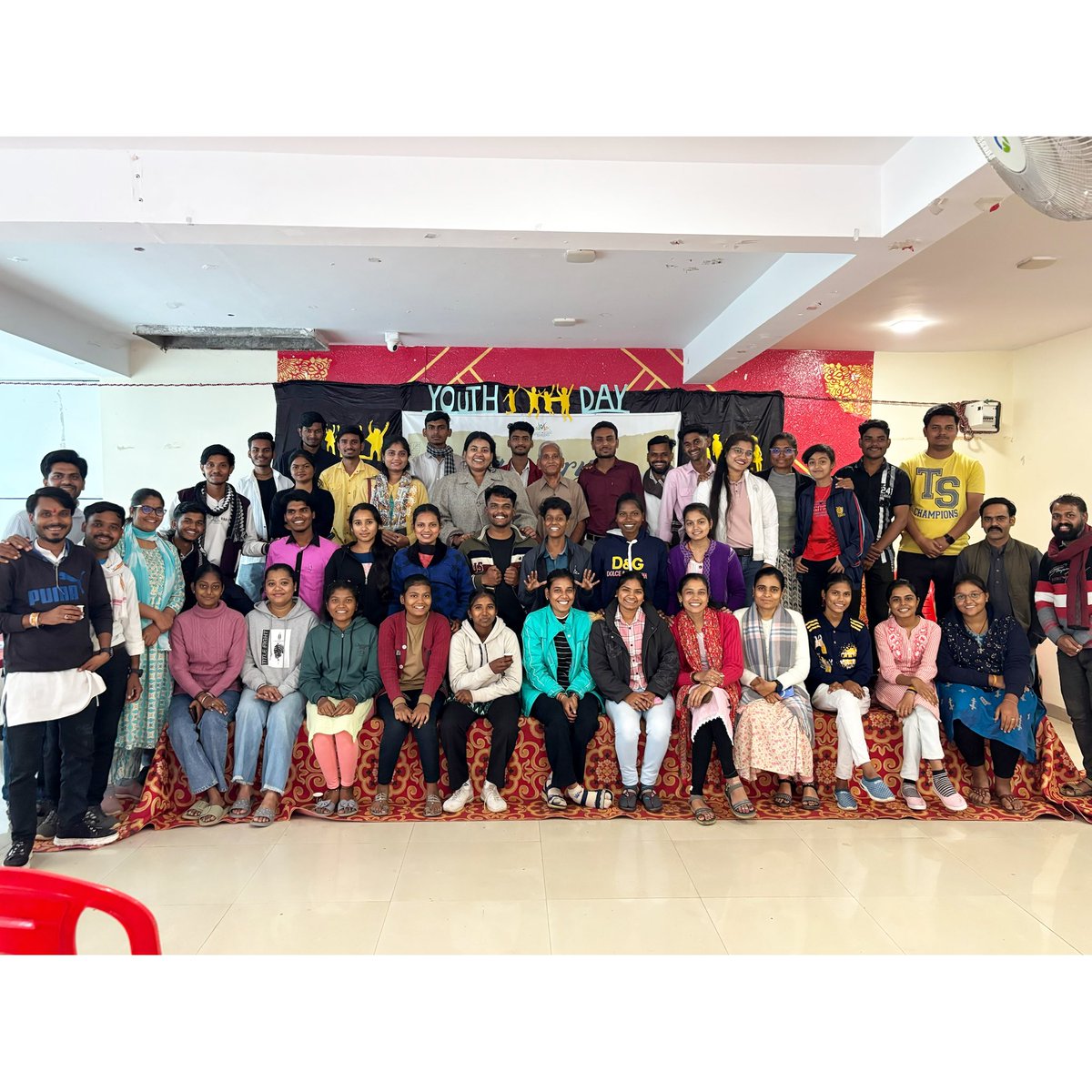 ShedoTimarni's tweet photo. Youth Story: “Learning from Each Other’s Journeys”

On this National Youth Day, #CYF members shared stories of change through their efforts and social experiments. A panel discussion with Rajendra Upadhyay Sir, Upendra Gadre Ji, Sunil Ivne Ji, and Sheetal explored where youth
1/3 https://t.co/fvwmfYu9Zx