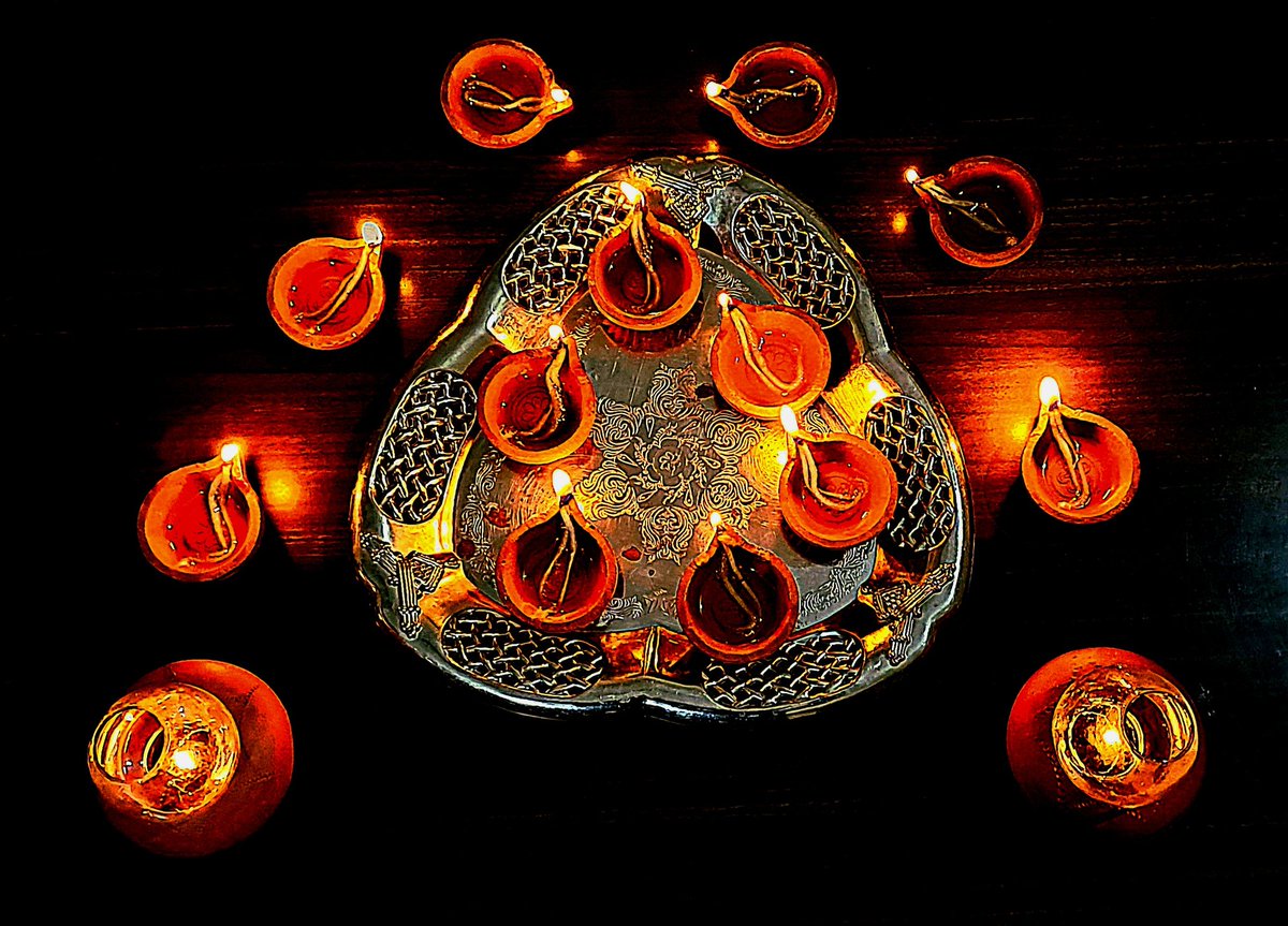shekar3k2's tweet photo. Enlightenmnt ~
Uttarayan ⚡️ ✨️
#light #lamp #token #MakarSankranti #festival #solistice #art #DigitalArtist #trade #nirvana # https://t.co/Onx1XWmOXk