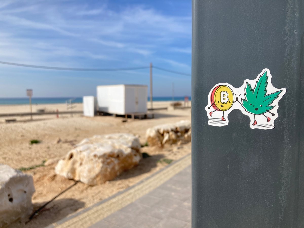 zen_and_stack's tweet image. רצה הגורל וקיבלתי עבודה בחוף הבית
אז פינקתי במדבקות 🤩
חוף פולג, נתניה 🏝️
#Bitcoin