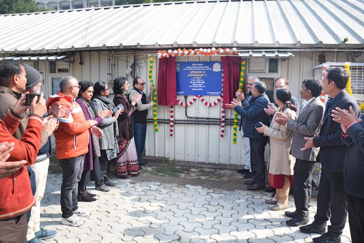SJHDELHI's tweet photo. Aushdhalya 2 was inaugurated today as an addition to the central dispensary by Dr. Kapil Suri (MS), with Dr. V Talwar, gracing the occasion. The established facility, operating from 9 AM to 2 PM, is  designed to serve patients from SSB, Hematology &amp; Medical Onco block &amp; SIC. https://t.co/TziWNlcrBc
