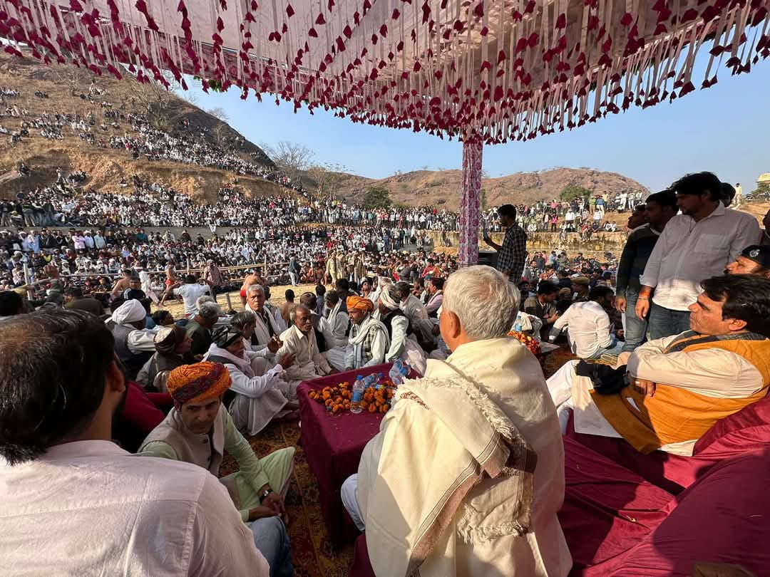 DrKirodilalBJP's tweet photo. आज ग्राम सालिमपुर (महवा) में "विशाल कुश्ती दंगल" कार्���क्रम में भाग लिया।

इस दौरान प्रदेश से पधारे पहलवानों ने अपना भाग्य आजमाया, साथ में स्थानीय विधायक श��री राजेन्द्र मीना जी थे। 
आपके द्वारा दिए गए  मान- सम्मान के लिए आप सभी का बहुत बहुत आभार🙏 https://t.co/wdlv6UNEKS