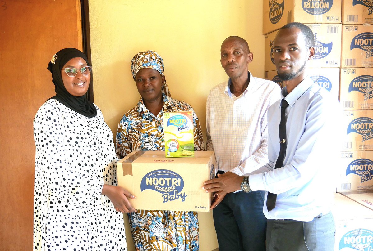 RwandaPeaceUnit's tweet photo. 1/2 On this Tuesday, the Management of @RwandaPeaceUnit, in collaboration with @evcinitiative, gave a support of porridge flour to the #ECD at Gasharu Cell, Kicukiro Sector, @KicukiroDistr. This initiative is part of the week dedicated to maternal and child health. @GovernanceRw https://t.co/FBgkDoylx7