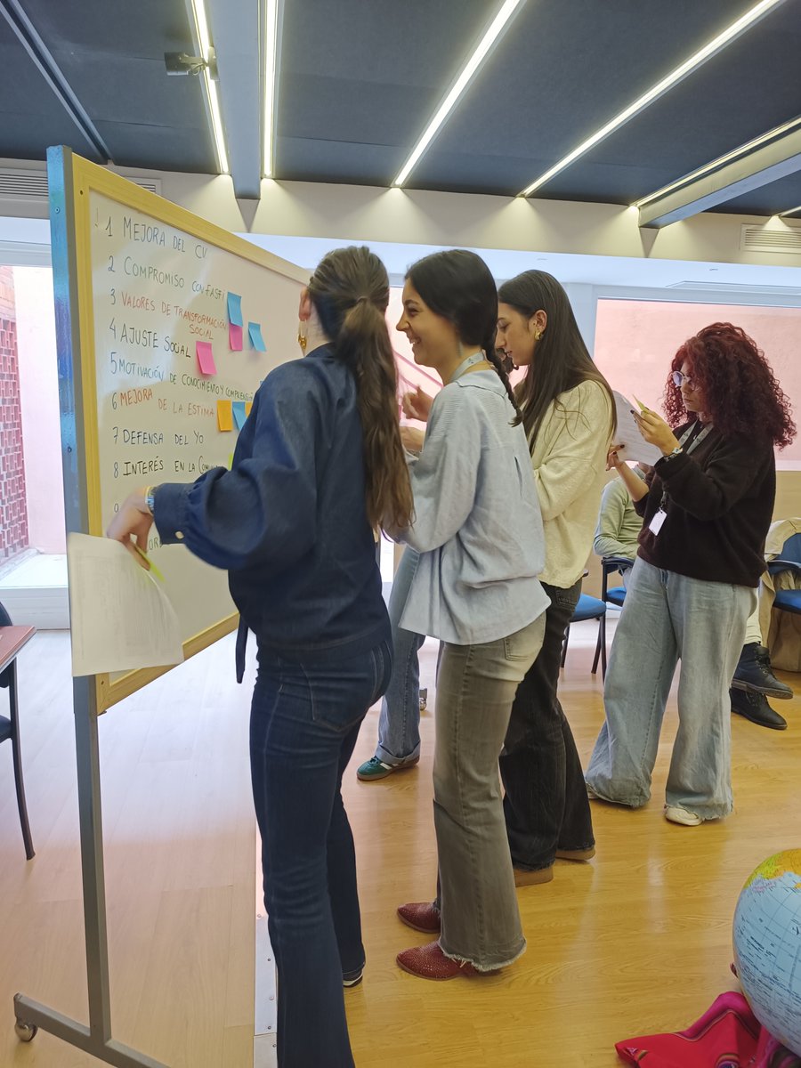 El sábado celebramos la Bienvenida, el primer encuentro de #VoluntariadoFASFI de este año en el que conocemos a las personas que quieren participar en este programa y  les presentamos quiénes somos y cómo trabajamos.

Leer más: fasfi.org/2025/01/bienve…

#TatuajesInvisibles