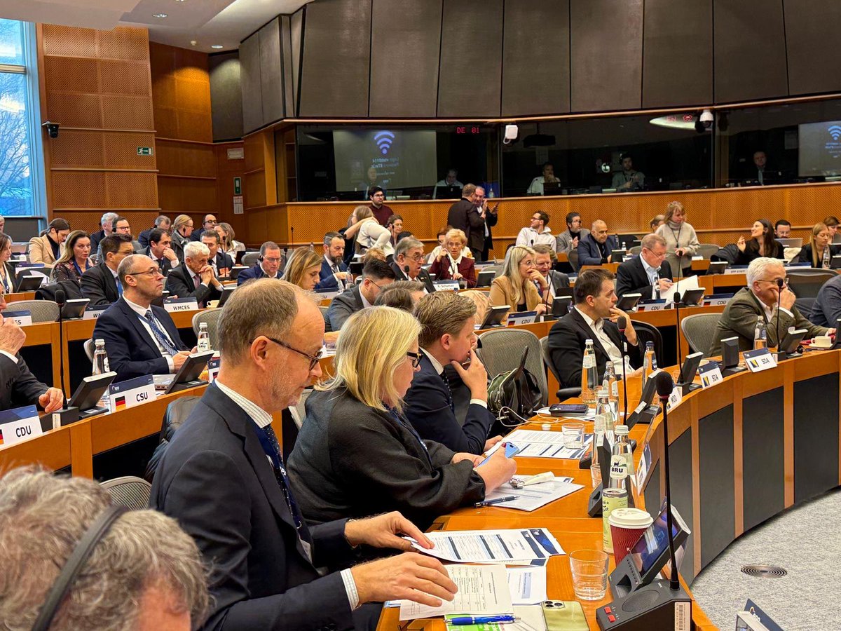 Ce matin, présent à l’Assemblée politique du
<a href="/EPP/">EPP</a>, présidée par <a href="/ManfredWeber/">Manfred Weber</a>, discussions autour du soutien à la démocratie en Géorgie, du Congrès 2025 et des réformes internes. 

Je rejoins le groupe de travail sur les statuts avec <a href="/fxbellamy/">Fx Bellamy</a>.

Plus que jamais, dans un monde