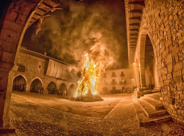🔥 La hoguera y la bendición de los animales protagonizan San Antonio en #Cantavieja 🔥

📍 El fin de semana del 11 y 12 de enero, Cantavieja ha vivido las celebraciones en honor al patrón de los animales: San Antonio. 

facebook.com/aytocantavieja…