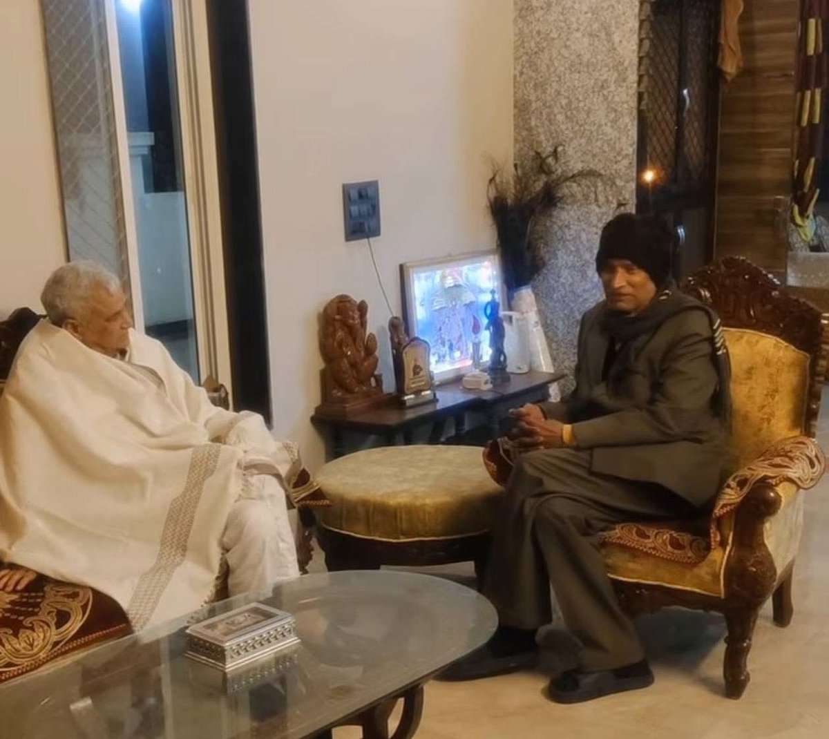 रिटायर्ड IAS रामधन मीणा जी से मिलने पहुंचे बाबा, नायला स्थित आवास पर पहुंचे है।
<a href="/DrKirodilalBJP/">Dr. Kirodi Lal Meena</a>