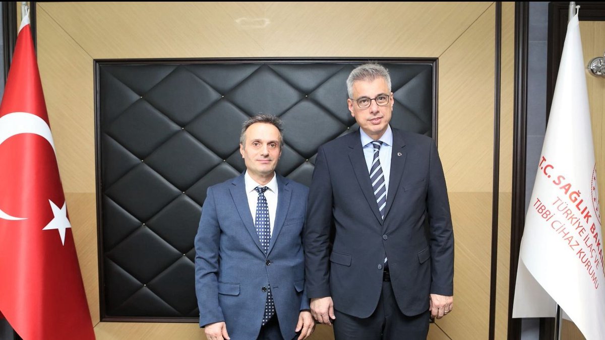 ✅ Prof. Dr. Ahmet Ayar, dünya çapında bir Türk bilim insanıdır; 150 kadar uluslararası bilimsel yayını bulunmaktadır.

✅Sayın Ayar, Londra Üniversitesi St. George Hastanesi’nde “Temel Tıp Bilimleri” alanında yüksek lisansını yapmıştır.

✅ İskoçya’da Aberdeen Üniversitesi Tıp