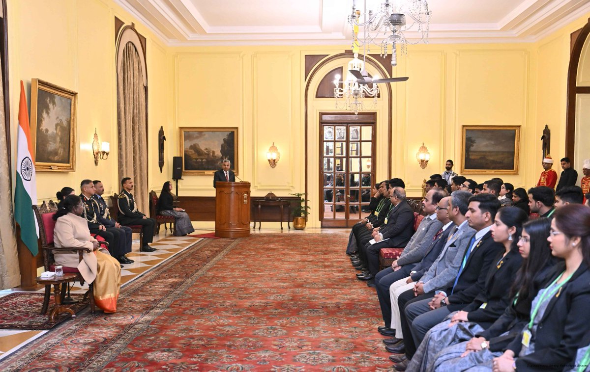 GoIStats's tweet image. Indian Statistical Service (ISS) probationers from 2024 batch called on the President of India, Smt Droupadi Murmu at Rashtrapati Bhavan on January 14th, 2025. The President while addressing the probationers, said that Government needs data to formulate, implement, and monitor…