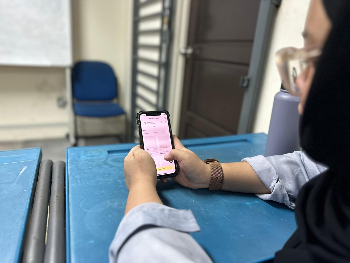 Niysa_journ's tweet photo. Hutang mudah di hujung jari. Tapi, mampukah membuat bayaran balik ? Bijak menguruskan kewangan sebelum terjerat.

#journiefication 
#hutang 
#onlinedebt 
#spaylater 
#atome 
#GenZ
#shoppee 
#JRN500 https://t.co/MgEPNo4h2h