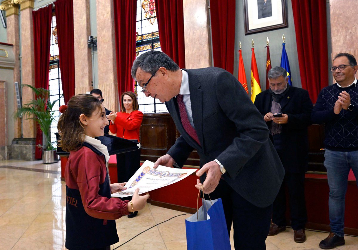 Ballesta_Murcia's tweet photo. 📷 || Entrega de premios del concurso ‘Dibuja tu Belén’. https://t.co/FifBEprrUm