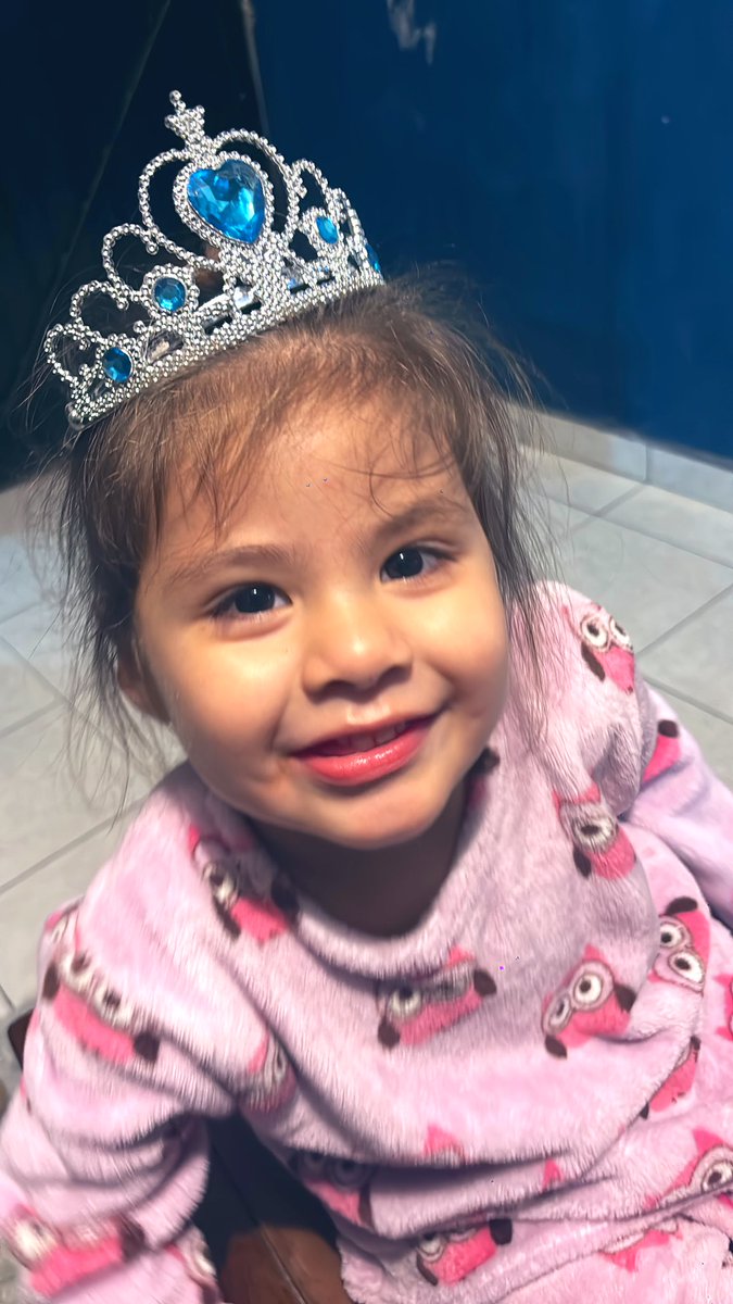Marcesannch's tweet photo. Una princess despeinada 👑🩵 https://t.co/FP5jYYiwnN