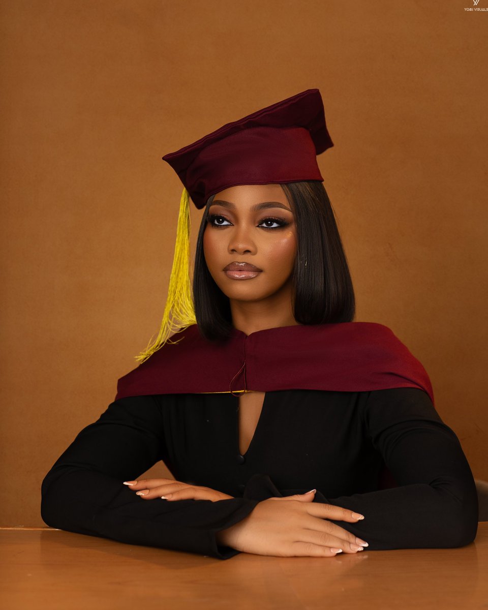 DeeBabyBentley's tweet photo. 🌟 The One Where I Become a G.R.A.D.U.A.T.E. 🌟

Today, I close a chapter that has been both challenging and rewarding. What was supposed to take 4 years turned into 6. This milestone is a testament that delay is not denial. Congratulations to Me!!!🎉 https://t.co/i6meMVGREA