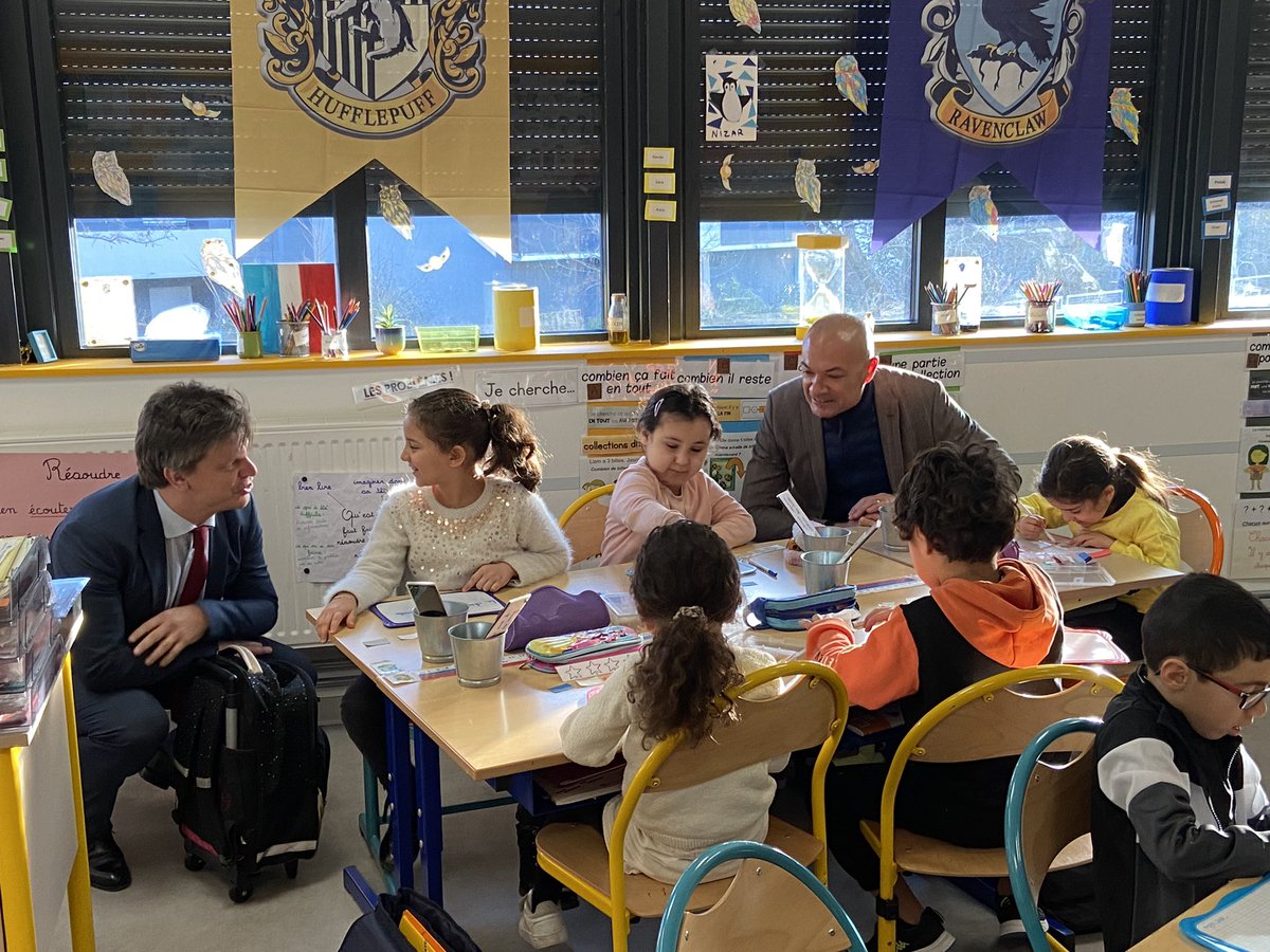 Acad. Aix-Marseille (@acaixmarseille) on Twitter photo Le recteur Delaunay en déplacement dans le Haut Vaucluse avec le DASEN du Vaucluse <a href="/dsden84/">DSDEN de Vaucluse</a>
🔸 visite de l’école Albert Camus et zoom sur ses très bons résultats aux évaluations grâce à un travail de concertation & de liaison entre l’école maternelle et l’école élémentaire. Le recteur Delaunay en déplacement dans le Haut Vaucluse avec le DASEN du Vaucluse <a href="/dsden84/">DSDEN de Vaucluse</a>
🔸 visite de l’école Albert Camus et zoom sur ses très bons résultats aux évaluations grâce à un travail de concertation & de liaison entre l’école maternelle et l’école élémentaire.