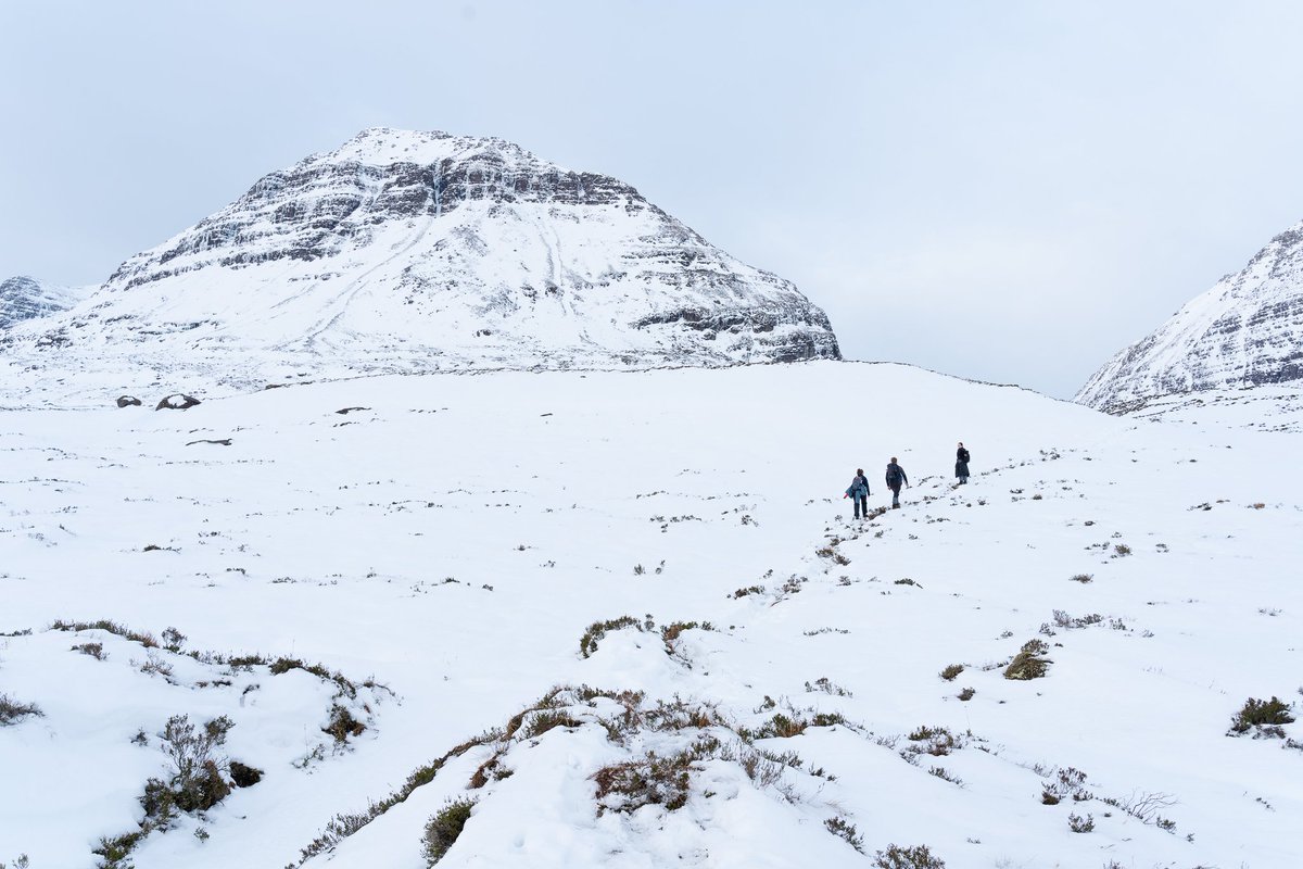 DaveMinihane1's tweet photo. Snow covered Torridon on Sunday. More winter conditions please
#Scotland #Highlands #ScottishHighlands https://t.co/YObpt0mQ8F