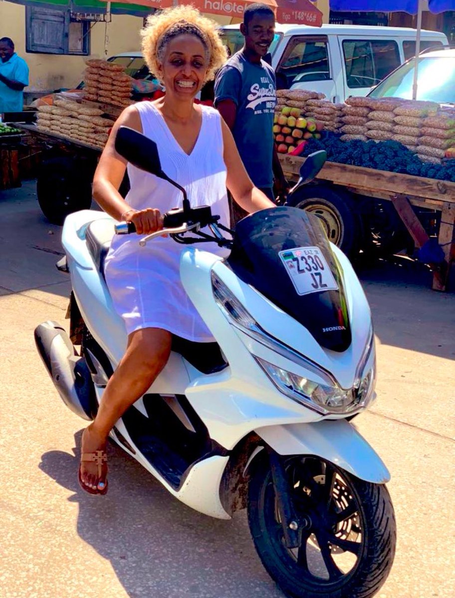 Nape boda boda na mi naiweza.
😂😂😂
Nilifundishwa na ndugu zangu kina Ciao na Abduli tulivyokuwa vijana #Zanzibar.

Tulikuwa watundu kweli kweli!