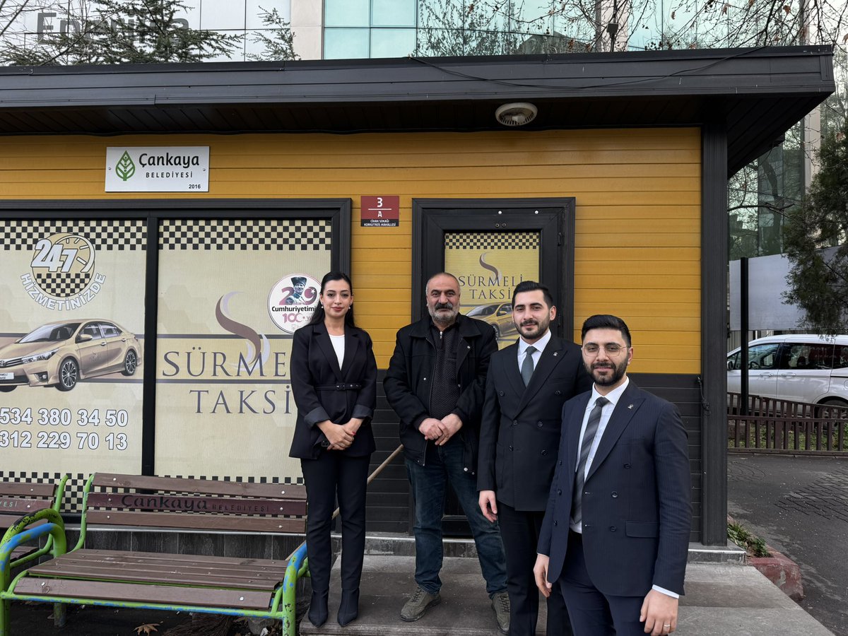 mduman_06's tweet photo. 📍KIZILAY

Sürmeli Taksi durağını ziyaret ettik. Durak Başkanı Hasan Ağabey’e hoş sohbetleri için teşekkür ediyorum. https://t.co/2loBeCDRGB