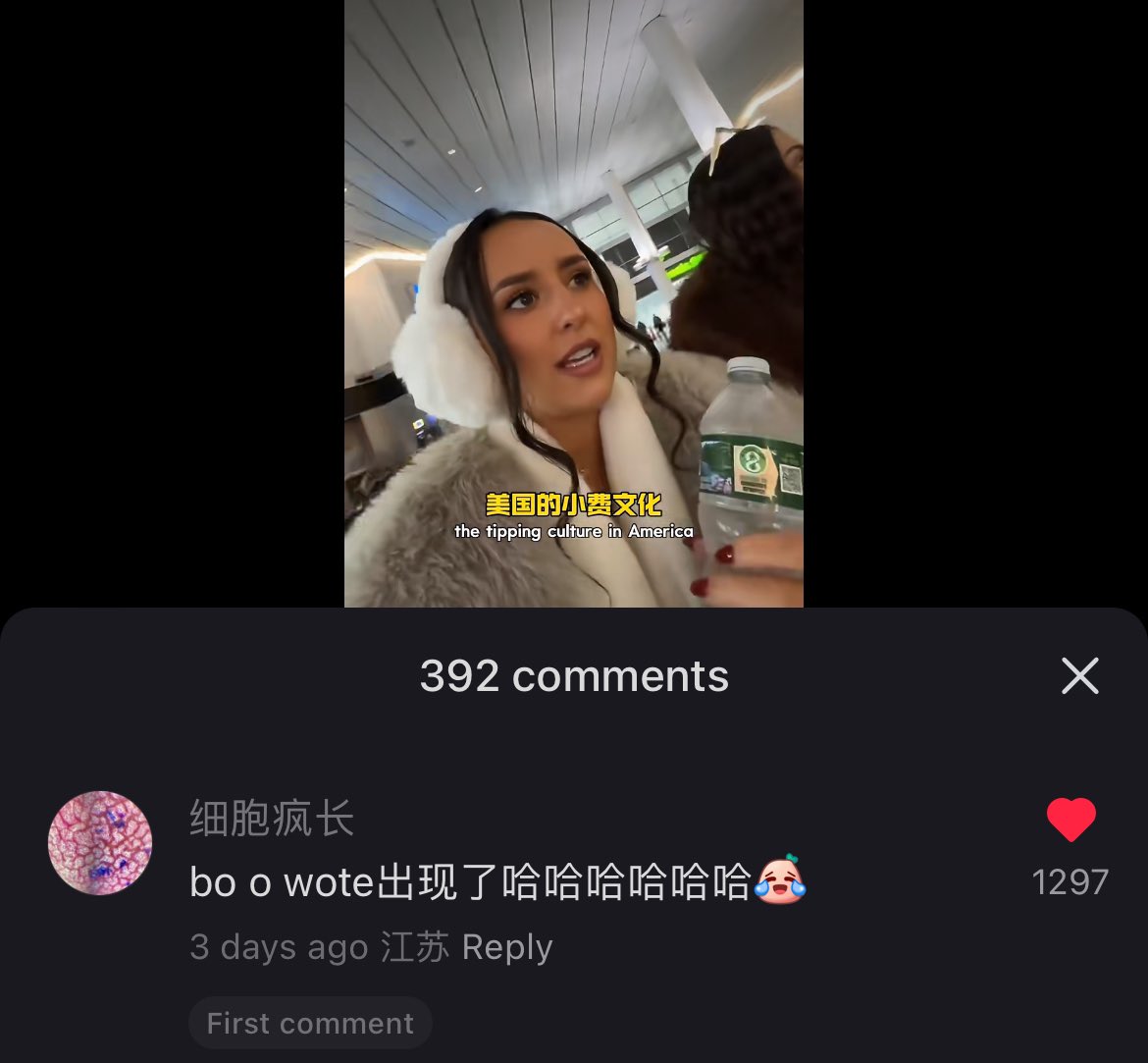 raewolff_'s tweet image. One of my favorite things on RedNote so far is the Chinese also making fun of how Brits say “bottle of water” 😂