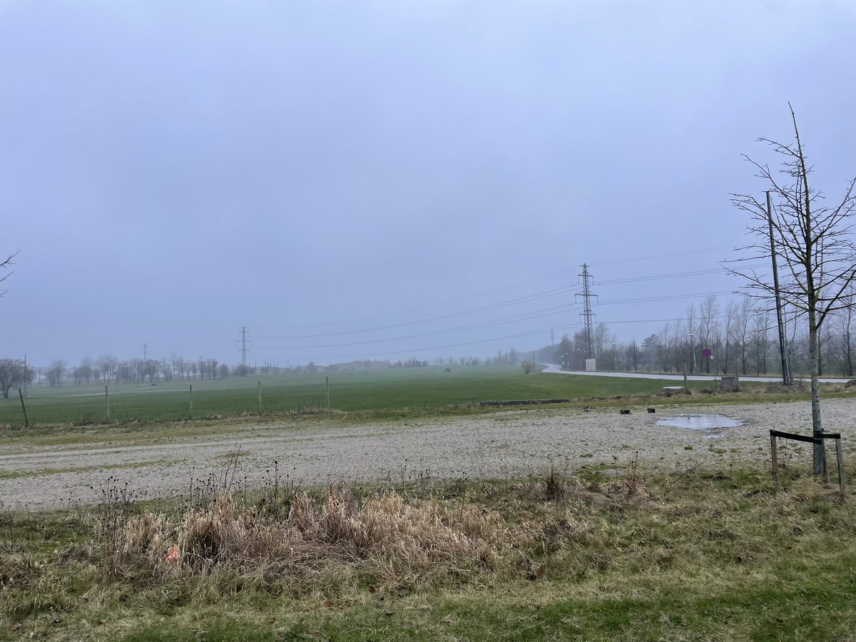 LouisFunder's tweet image. Roskilde Festival uden for sæson…  Heldigvis lå der en virksomhed lige bagved pladsen som inviterede indenfor til snak om sikkerhed og beredskab😊