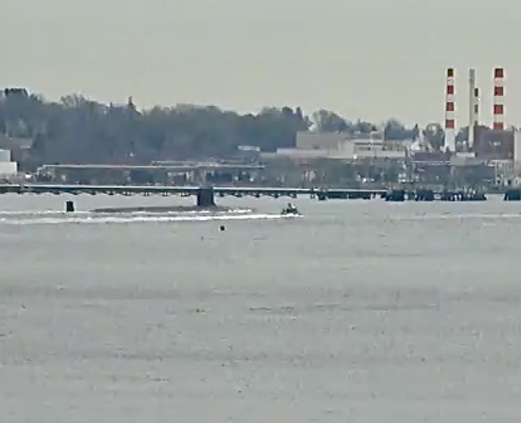 WarshipCam's tweet photo. USS Hyman G. Rickover (SSN 795) Virginia-class Block IV attack submarine leaving Groton, Connecticut - January 13, 2025 #usshymangrickover #ssn795

SRC: webcam https://t.co/01zcT6WQ2A