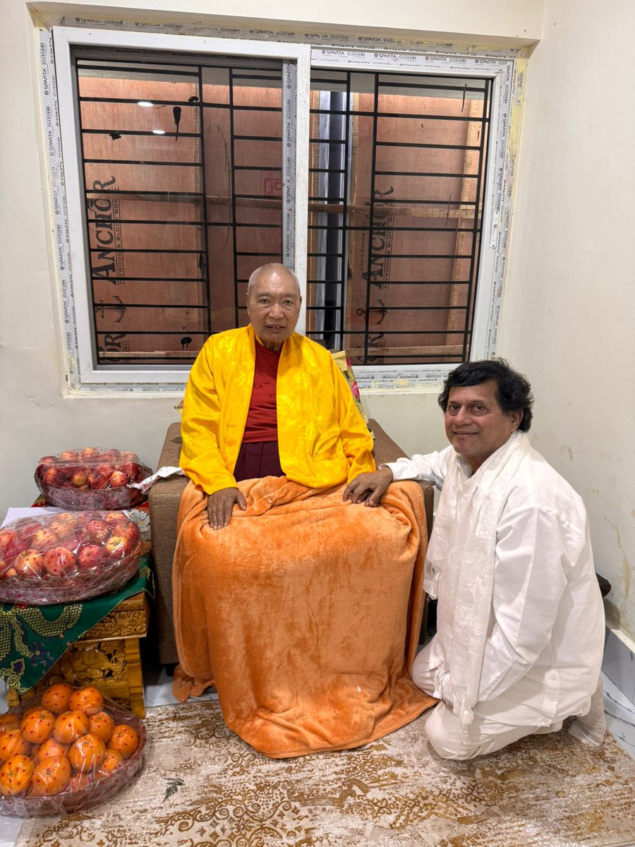 achyuta_samanta's tweet photo. I feel deeply blessed to take the blessings of Guru Jigme Rinpoche and his father, H.E. Terchen Rinpoche, and to have the opportunity to interact with thousands of revered monks. It was a truly humbling experience that brought immense peace and joy to my heart. https://t.co/zZCzm8xDlX