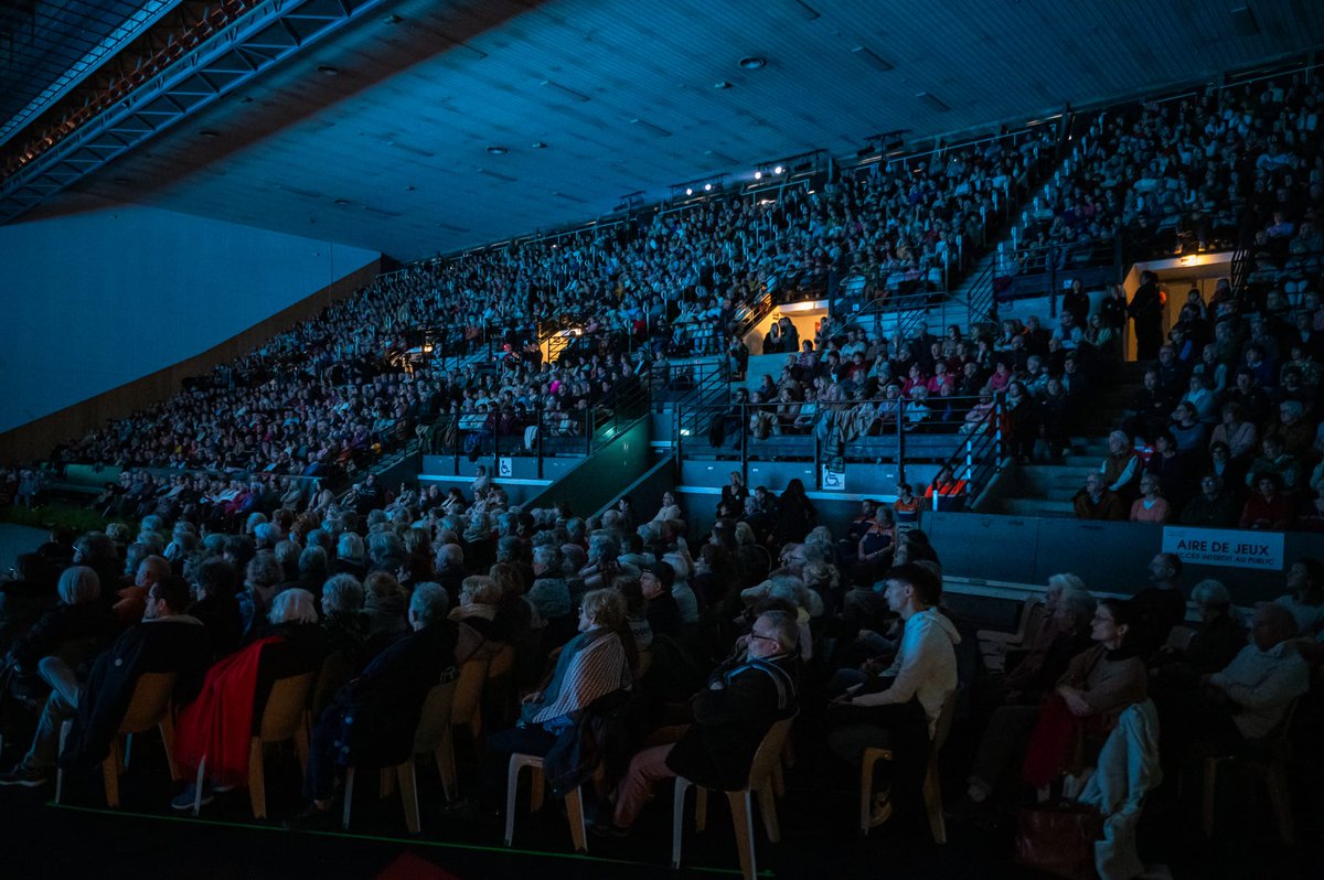 VilleDeBayonne (@villedebayonne) on Twitter photo 📷 Concert du Nouvel An | Retour en images sur le concert du Nouvel An de l'Orchestre du Pays Basque - Iparraldeko orkestra, à la salle Lauga, avec Scène nationale du Sud-Aquitain et la participation du <a href="/MalandainBallet/">Malandain Ballet</a> Biarritz, de Berritzako Dantzariak et du Chœur des Colibris. 📷 Concert du Nouvel An | Retour en images sur le concert du Nouvel An de l'Orchestre du Pays Basque - Iparraldeko orkestra, à la salle Lauga, avec Scène nationale du Sud-Aquitain et la participation du <a href="/MalandainBallet/">Malandain Ballet</a> Biarritz, de Berritzako Dantzariak et du Chœur des Colibris.