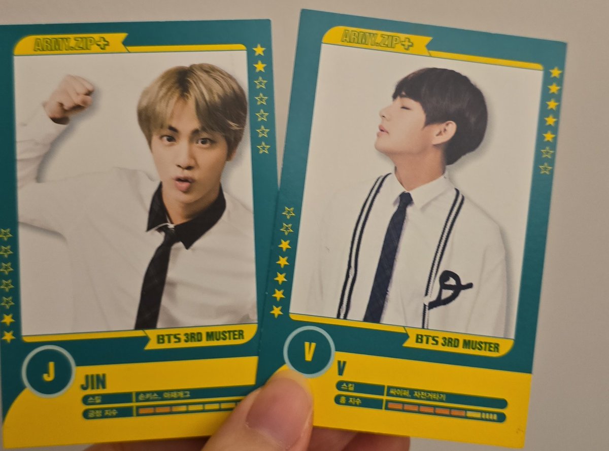 cloudBTS7's tweet photo. Ada yang collect pc ini nga?
Pc udah kayak fossil udah mau 9 tahun https://t.co/B1fkqU6YrD