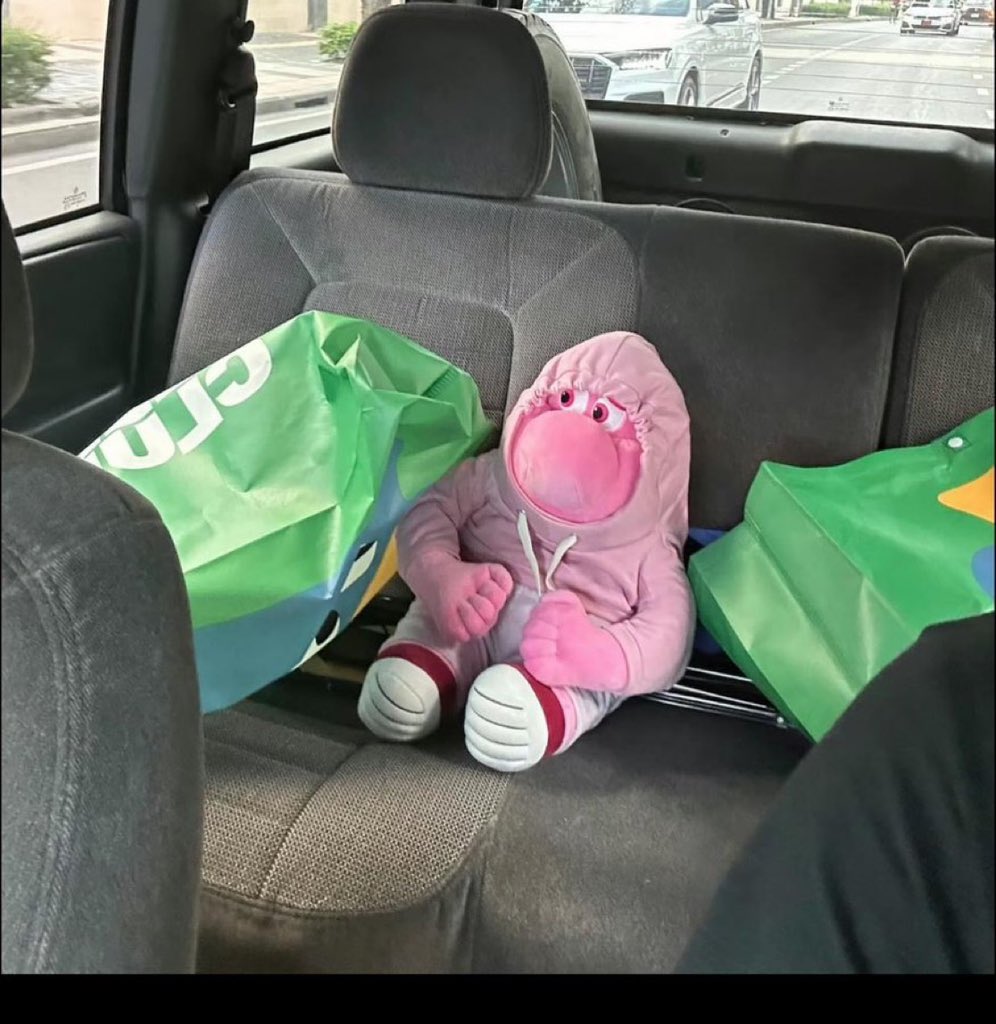 s44nti's tweet photo. yo cuando me subo al carro de un desconocido https://t.co/G4RncvYqTU