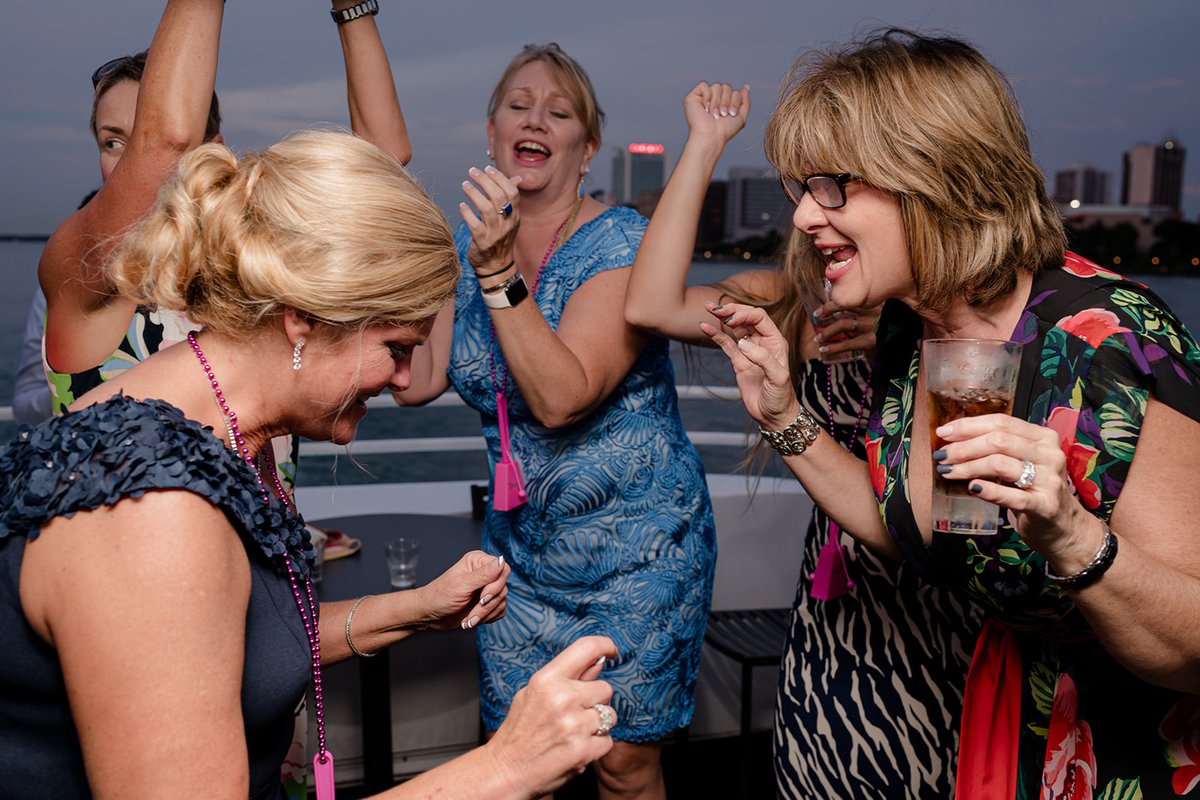 IOYC's tweet photo. No more feeling trapped at an assigned table. Welcome to getting married on a yacht! You and your guests enjoy the sights, sea breeze, and an epic celebration along the International Waterway.

📸: @studiomalsiapro https://t.co/lLbnsy8S6h