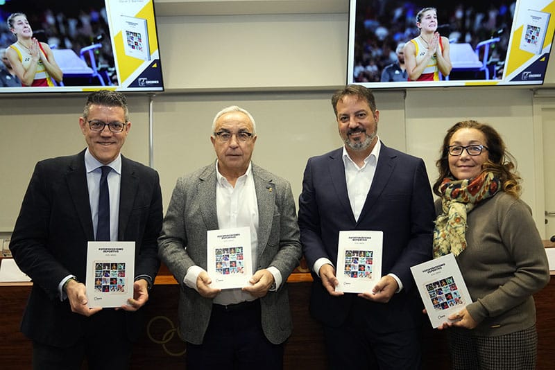 La fotografía tiene el poder de inmortalizar emociones y transmitir la esencia del deporte en un solo instante. Es un lenguaje universal que conecta, inspira y mantiene vivo el recuerdo de los grandes momentos.

Hoy <a href="/ojbarroso/">Oscar J. Barroso</a> ha presentado en la Casa del Deporte español su nuevo