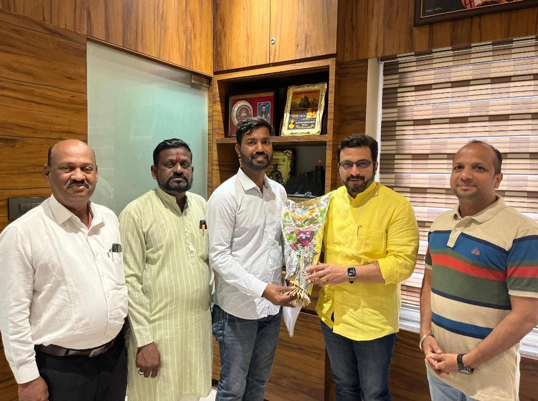 मा. खासदार <a href="/kolhe_amol/">Dr.Amol Kolhe</a> साहेब यांनी माझ्या आफ्रिका खंडातील किलीमांजरो मोहिमेसाठी शुभेच्छा दिल्या. ही मोहिम सात शिखरांपैकी पहिली पायरी असून आहे.

खासदार साहेबांच्या सततच्या पाठिंब्याबद्दल मनःपूर्वक आभार!

#7Summit #Kilimanjaro #TribalYouthEmpowerment #EmpowerThroughAdventure