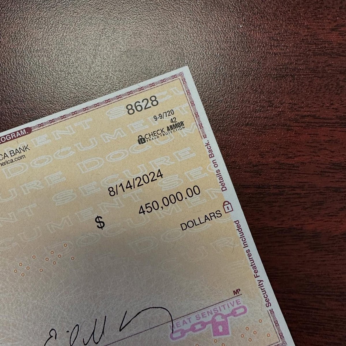 imoneymantra's tweet photo. A huge check of $450,000 is coming your way.

Drop "444" to manifest IT!!!