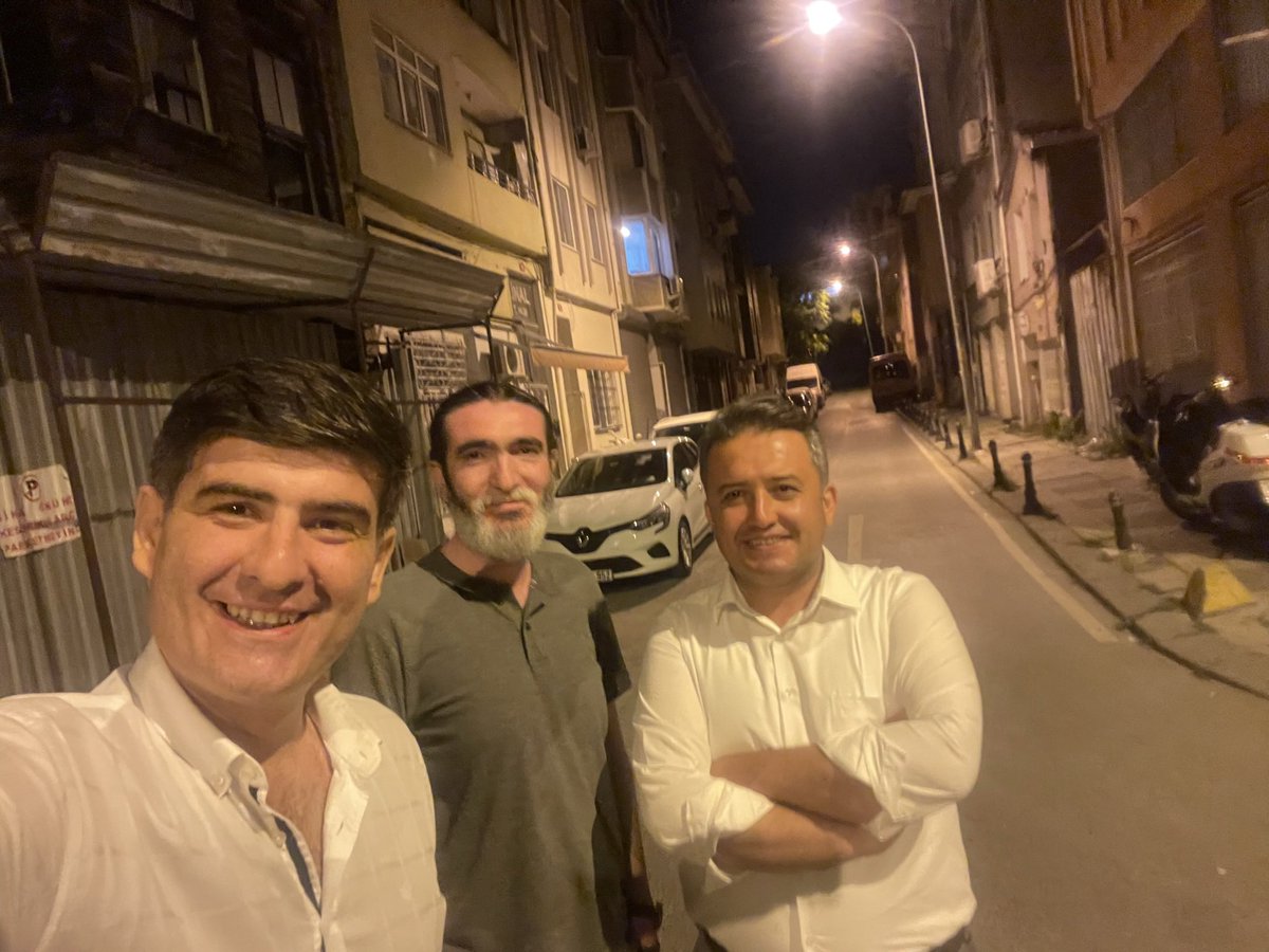 alparslanberber's tweet photo. Aynı anne babadan doğmadık, ama bizde KARDEŞ'lik kan bağı ile değil; gönül bağıyla kurulur. 
Biz böyle gülmeye sonuna kadar devam edeceğiz. Çünkü, hâyr'ın da şer'inde geldiği yeri biliriz. Amennâ ve Saddakna https://t.co/Lq5hMdvRxU