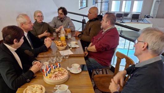 Samedi dernier, Agnès Schneider s'est rendue à la réunion avec la municipalité et l'association des commerçants du marché du canal couvert de #Mulhouse afin d'échanger sur les perspectives et demander un soutien accru aux commerçants durement touchés.

lalsace.fr/economie/2025/…