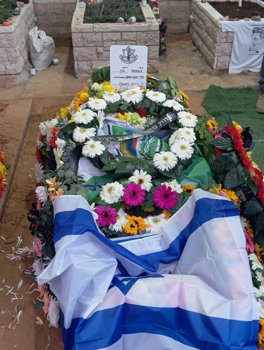 קדושים אשר בארץ המה