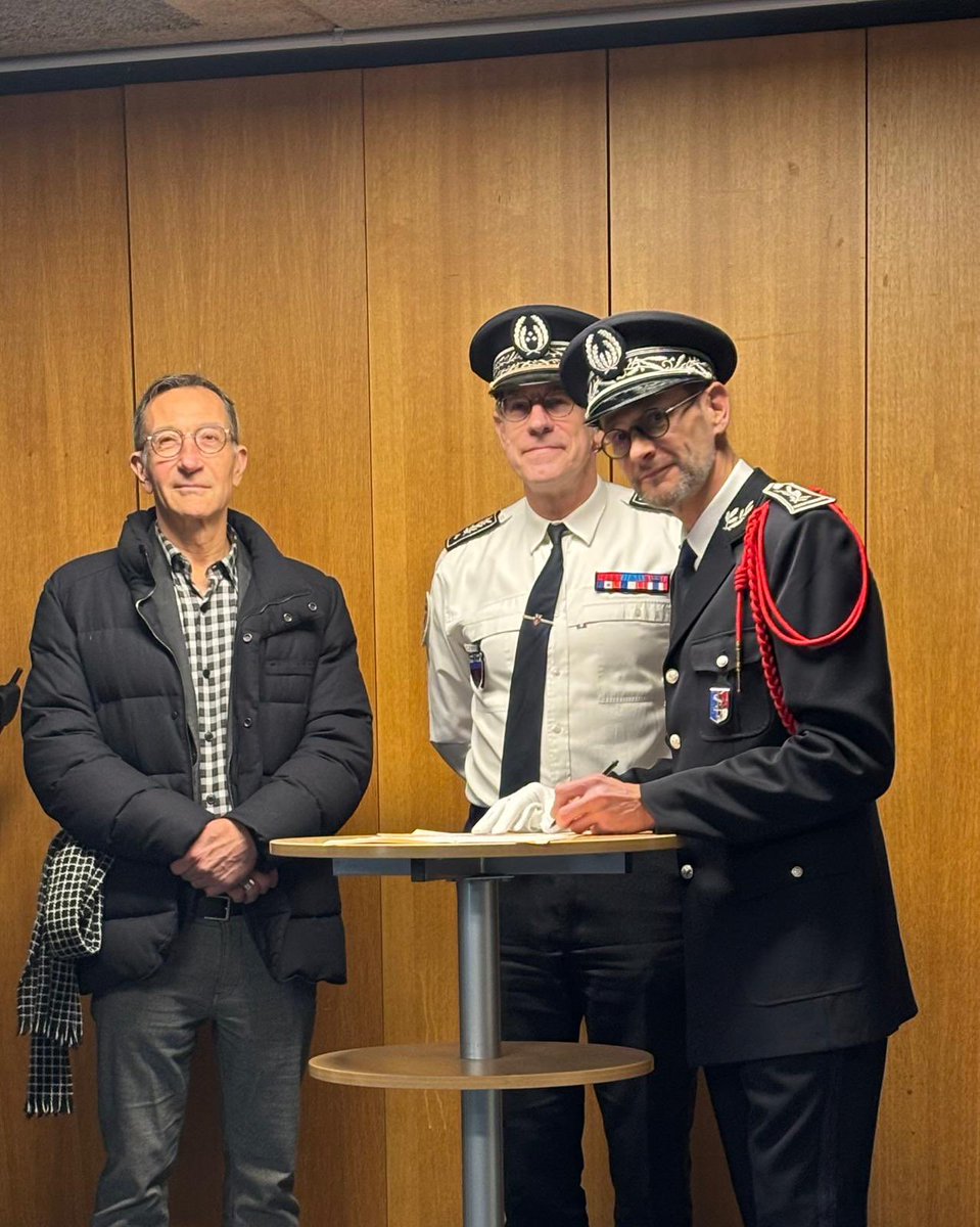 François Dagnaud (@francoisdagnaud) on Twitter photo Cérémonie d’installation ce matin du nouveau commissaire central du 19e, Didier Scalini, en présence de <a href="/nicolas_nordman/">Nicolas Nordman</a>. Je lui ai souhaité la bienvenue dans l’arrondissement, rappelé les attentes des habitant.e.s, et confirmé le partenariat avec notre police municipale! Cérémonie d’installation ce matin du nouveau commissaire central du 19e, Didier Scalini, en présence de <a href="/nicolas_nordman/">Nicolas Nordman</a>. Je lui ai souhaité la bienvenue dans l’arrondissement, rappelé les attentes des habitant.e.s, et confirmé le partenariat avec notre police municipale!